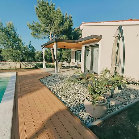 House Tiho - Exclusive Private Retreat With Pool * Ližnjan