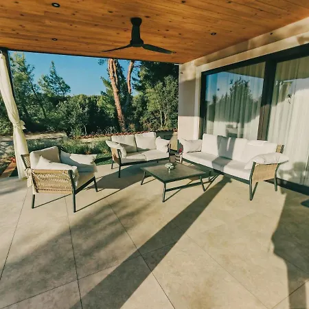 Villa House Tiho - Exclusive Private Retreat With Pool Ližnjan